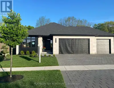Exceptional Views! Ravine Lot, 4 Bedroom 3 Bath, 2800+ sq.ft. Open-concept Bungalow with walk-out th...