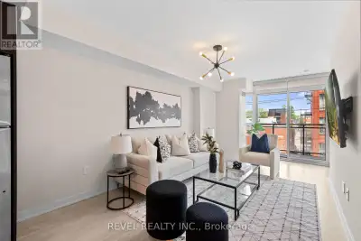 Welcome to 78 Tecumseth St, a beautifully maintained 2-bedroom, 1-bathroom condo nestled in the hear...