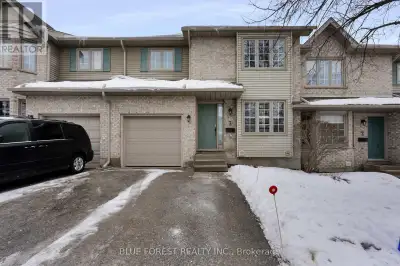 Townhouse located in a great neighborhood, one of the most sought after London areas.A comfortable k...