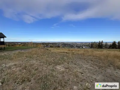 Voilà l'opportunité de découvrir les merveilleux couchers de soleil de Rimouski! Magnifique terrain...