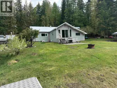 Quesnel River/Lake waterfront retreat with easy water access—launch your boat right from your doorst...