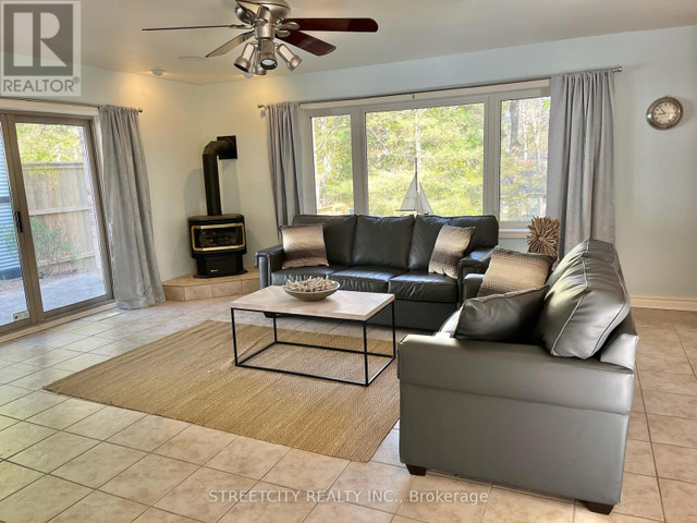 Beautiful Grand Bend Executive Home for Rent * 3 Bdrm 3 Bath in Long Term Rentals in Grand Bend - Image 2