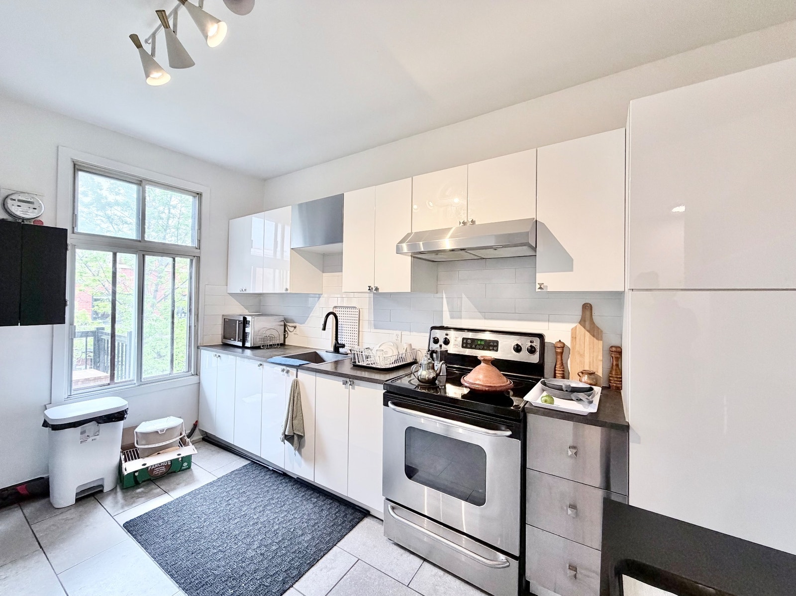 2721 Avenue d'Orléans — photo 3