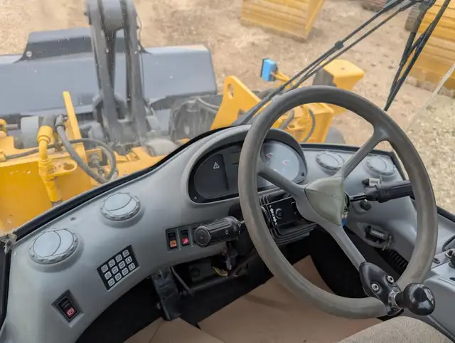 2003 VOLVO L110E in Heavy Equipment in City of Montréal - Image 18