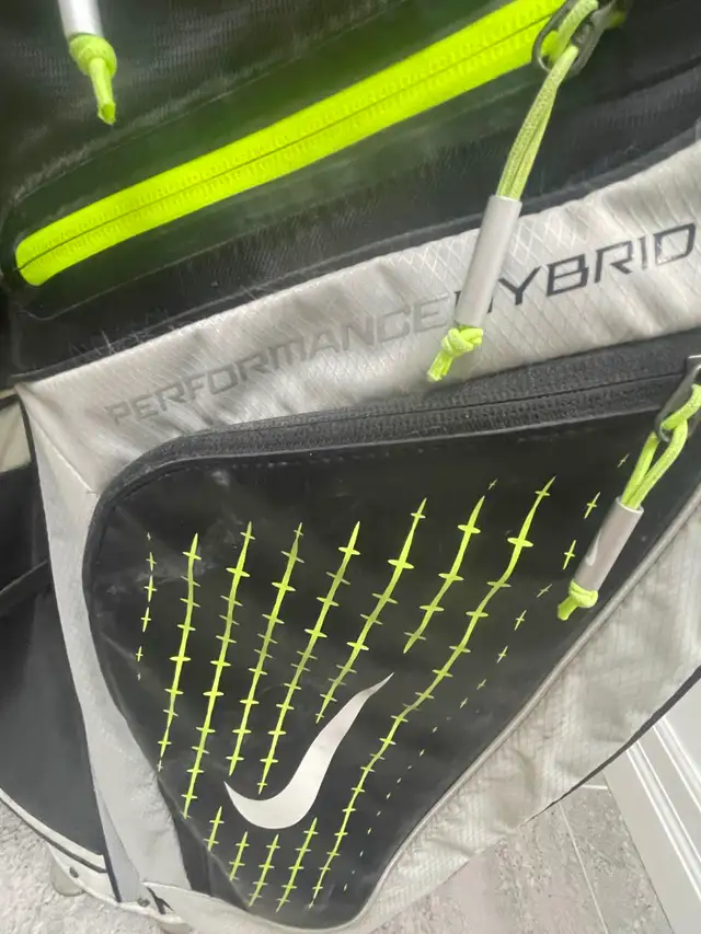 Nike Performance Hybrid Golf Stand Carry Bag Black Gray Green 14 in Golf in City of Toronto - Image 5