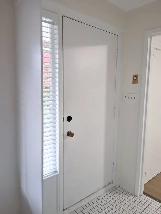 Large Bachelor w/ Private Front Porch! | Long Term Rentals | St ...