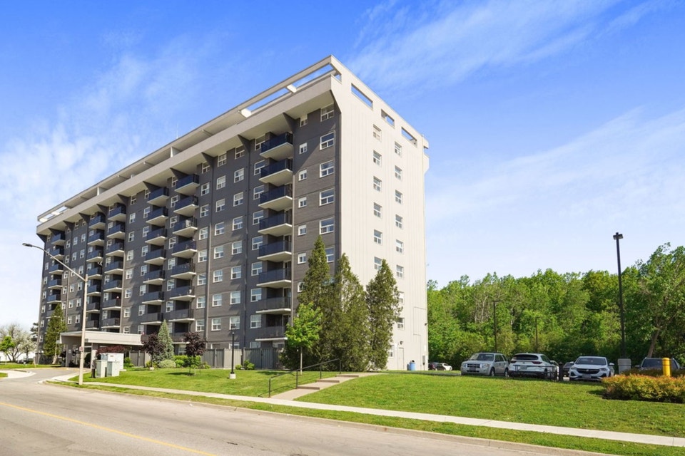 Doral Tower Apartments - 1 Bedroom, 1 Bathroom Apartment for Ren 2