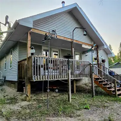 R27//Victoria Beach/Nestled in the tall trees, just 8 minute walk to the lake, near Victoria Beach y...