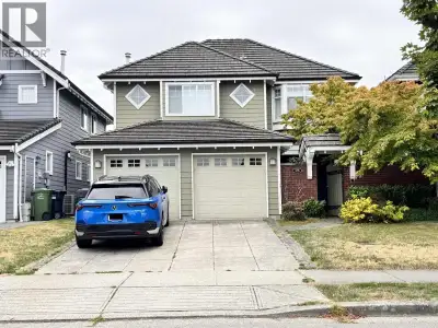 Popular Terra Nova Community, Well built by TownLine Homes. This House Features Spacious open concep...