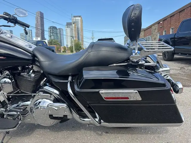 2007 Harley-Davidson Road King ~ ROAD KING ~ 96CI ~ V&H ~ CANADI in Sport Touring in City of Toronto - Image 17