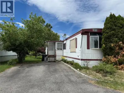 This 3 bedroom, 1 bathroom, single wide mobile home is situated on one of the best locations in Summ...