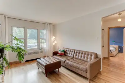 Beautiful furnished 3br with utilities included ( Hydro + Internet). Bright and spacious living area...
