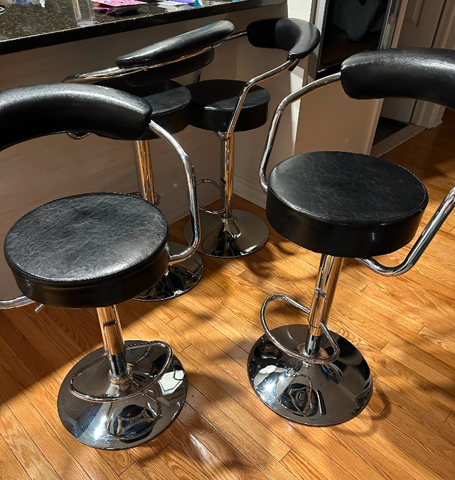 Bar stools (4) black dans Chaises, Fauteuils inclinables  à Ville de Montréal - Image 2
