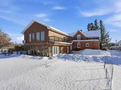 HOUSE. BIGENERATION. RB&B. COMMERCIAL. Several possibilities are available to you with this superb p...
