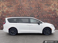 Only 25 Miles! This Chrysler Pacifica Hybrid has a trusty Gas/Electric V-6 3.6 L/220 engine powering... (image 5)