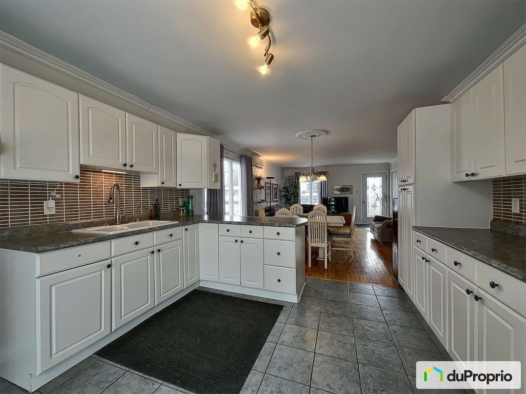 $589,000 - Bungalow for sale in Ste-Marie-Madeleine — photo 3