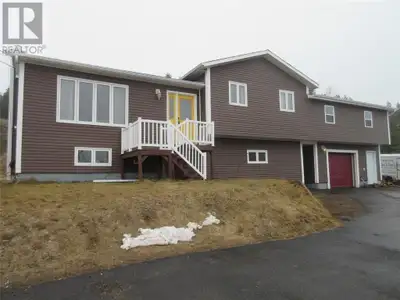 This side split home located at 31B Main Street in the Town of Springdale includes 3 bedrooms and wa...