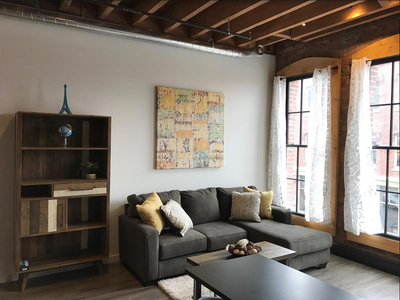 Gorgeous 1-Bedroom Loft-Style Apartment Available October 1st Beautifully finished1-bedroom apartmen...