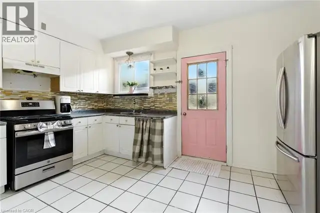 44 HOLTON Avenue N Hamilton, Ontario in Houses for Sale in Hamilton - Image 11