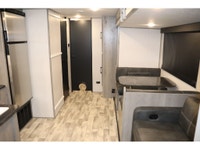 2022 Dutchmen Kodiak SE Ultra-Lite 28SBH highlights: Specs: Length: 32.83' | Weight: 5457.0 lbs | Sl... (image 3)