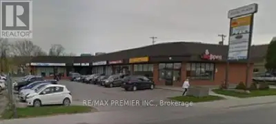 Situated in the heart of Lindsay, this retail space enjoys excellent visibility, convenient access,...