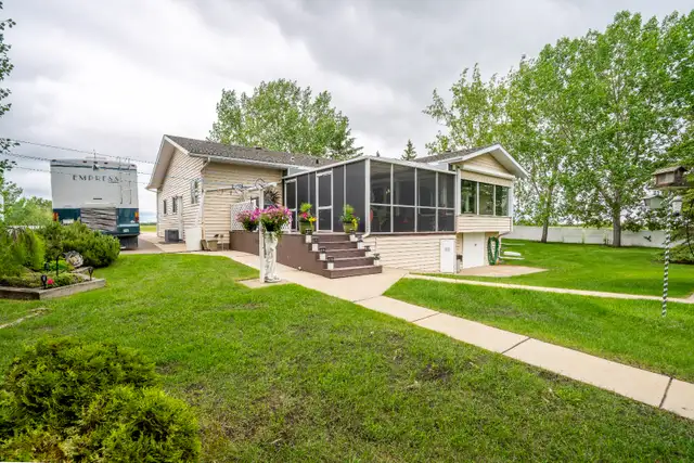 10 acre Home and Shop for sale - 2 miles East of Bonnyville,AB in Houses for Sale in Edmonton - Image 3