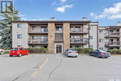 South-facing, main-floor condo is in the sought-after neighbourhood of Lakeview. Main floor make it...