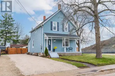 Welcome to your charming oasis in the heart of downtown Meaford. Nestled steps away from the tranqui...