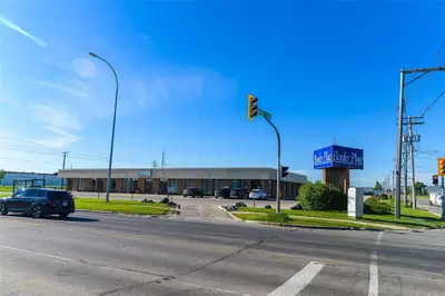 5D//Winnipeg/Amritsari Kulcha Point | Established Indian Restaurant BusinessS/S NOW. Monday to Sunda...