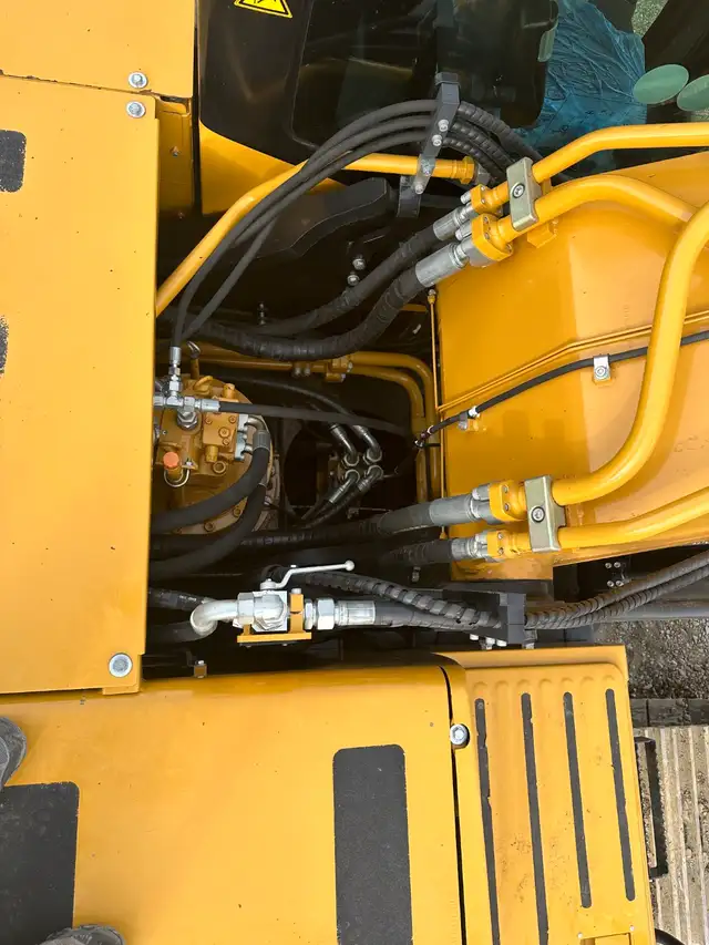 2023 SANY SY365C LC - 895 Hrs - Warranty, Choice of Bucket in Heavy Equipment in Lethbridge - Image 18