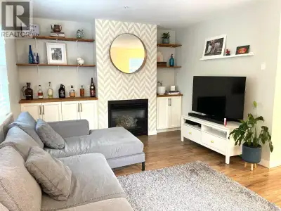 Welcome to Willow Place. A bright Corner 1,096 SF Unit with an expansive 700 sq Private Yard/Patio!...