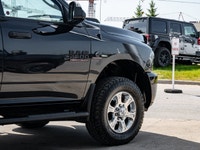 Welcome to Barrie Dodge Chrysler Jeep. GVWR: 4 535 KGS (10 000 LBS),PICKUP BOX LIGHTING,DIESEL GREY/... (image 9)