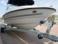 18’ Boat! 3.0Ltr MerCruiser Motor! AM/FM, AUX, USB, Bluetooth! Depth Finder! Beautiful Two Tone Inte... (image 5)