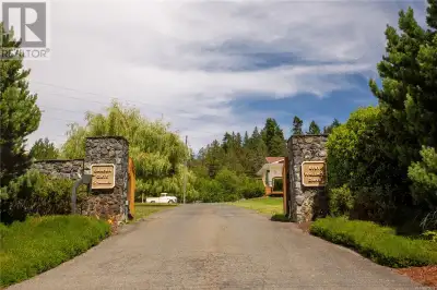 Incredible multi-generational opportunity on a sun-soaked acreage just minutes from downtown! With n...