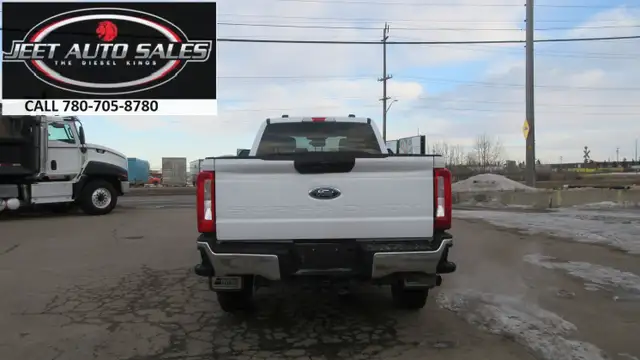 2024 Ford F-350 XLT CREW CAB 8 FT LONG BOX in Heavy Trucks in Vancouver - Image 8