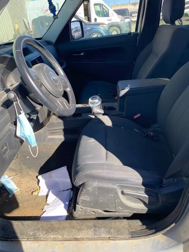 2012 Jeep Liberty 4WD Sport *ONLY FOR PARTS* in Auto Body Parts in Regina - Image 7