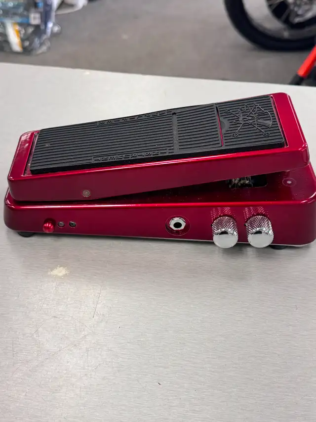 Dunlop SW95 Cry Baby Slash Signature Wah Guitar Pedal in Amps & Pedals in Oakville / Halton Region - Image 7