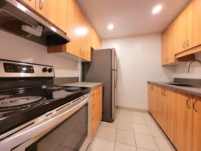 Appartement 3 et demi idéalement situé dans le quartier Saint-Sacrement, à proximité du Parc des Bra...