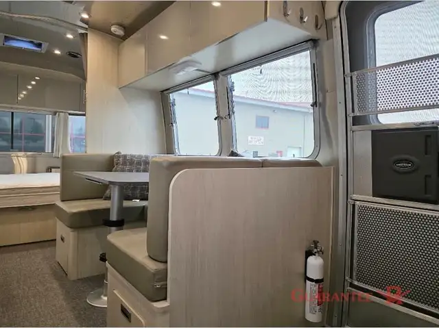 2022 Airstream Flying Cloud 23FB in Travel Trailers & Campers in Calgary - Image 18