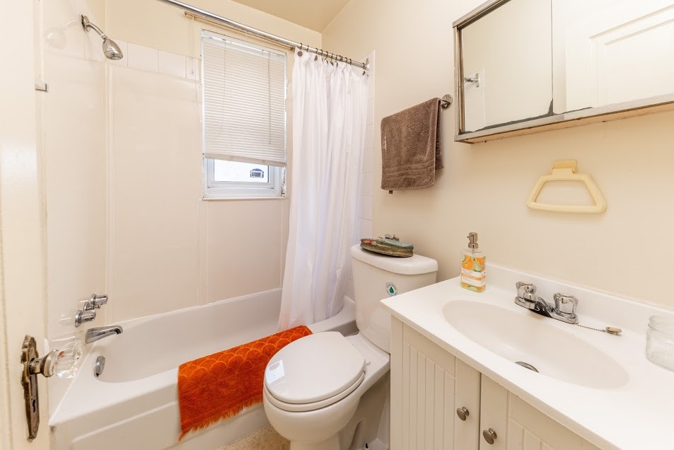 209 Colony St- Studio Suite 3