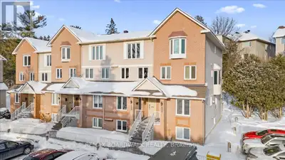 Low-maintenance living in the desirable community of Convent Glen North. A covered front entrance we...