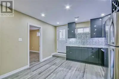 BASEMENT - 359 RATHBURN ROAD Toronto (Islington-City Centre West