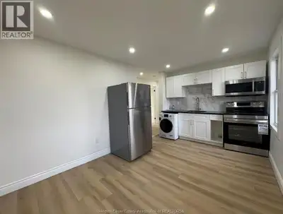 786 CHATHAM ST E – STUNNING 2-BEDROOM,1-BATH APARTMENT WITH BREATHTAKING WATER VIEWS. NEWLY RENOVATE...
