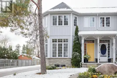 Discover this stunning executive freehold townhouse, ideally situated in Jackson's Point. This brigh...