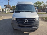 FULLY LOADED - 4x4 V6 DIESEL - New Arrival - 1 Owner - Off Lease - Clean Carfax with ALL SERVICE REC... (image 4)