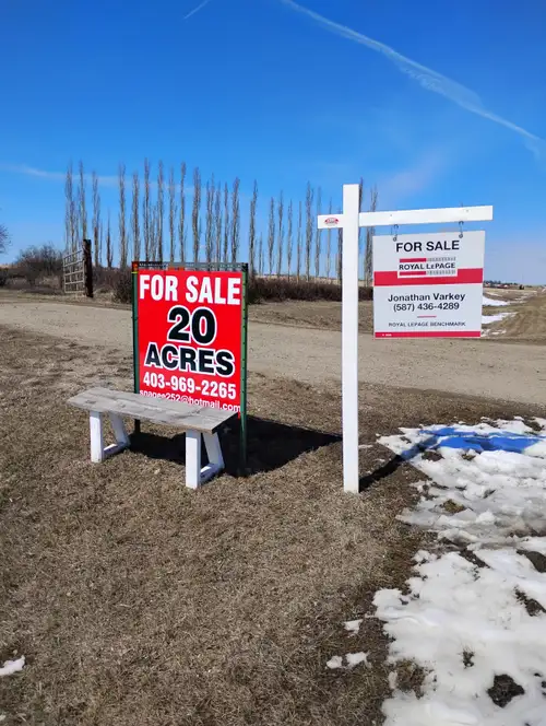 20 Acres with home, barn for animals, out buildings https://www.viviun.com/members/listings/view/287...