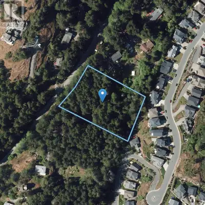 Not often does an acreage hit the market far from the crowds but close to all major amenities. This...