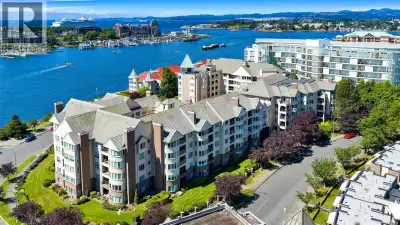 Enjoy spectacular ocean, harbour, and city views from this beautifully situated 2BR/2BA waterfront c...