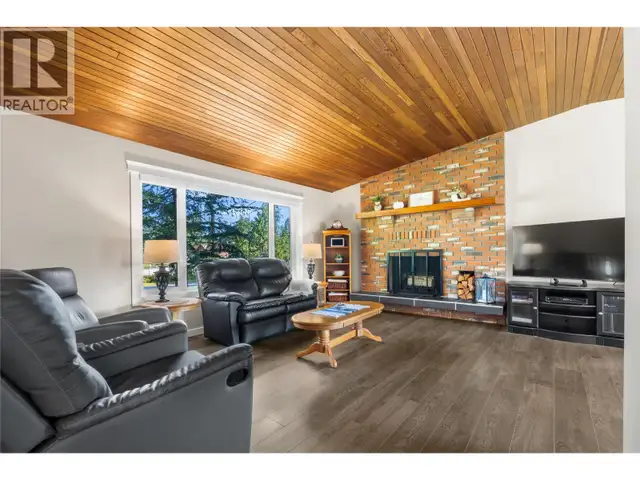 610 10th Avenue NW Nakusp, British Columbia in Houses for Sale in Nelson - Image 9