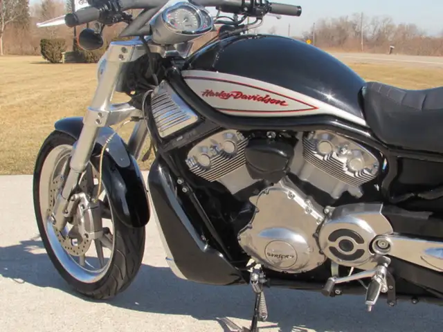 2006 Harley-Davidson VRSC R Street Rod in Street, Cruisers & Choppers in Leamington - Image 18